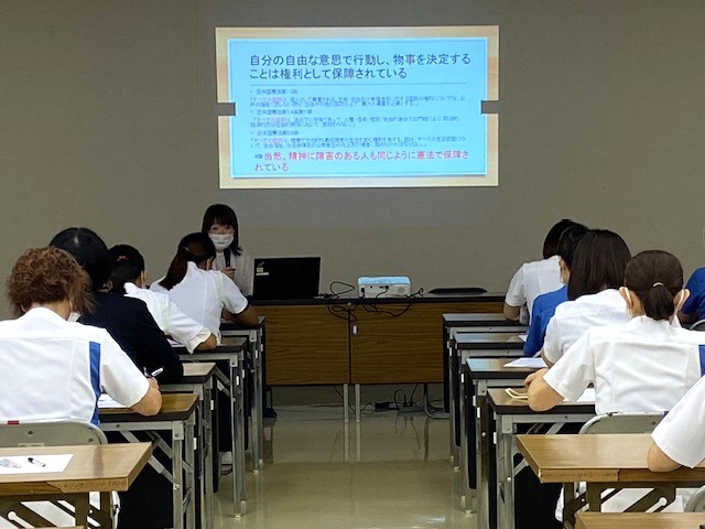 弁護士の先生による人権研修